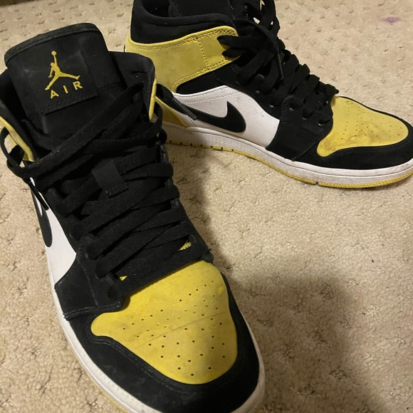Air Jordon 1 Mid Se Yellow toe - Picture 6 of 7